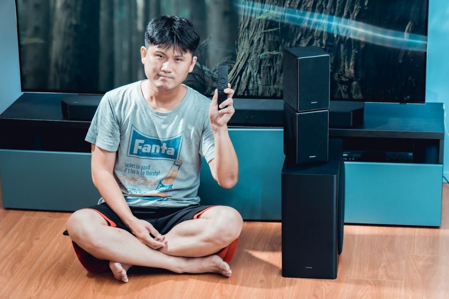 實際體驗 HW-Q950A 除了延續讓人讚賞的劇院低頻爆發與反應力之外,也大大提升了音樂性。HW-Q950A 收聽搖滾樂、流行人聲、古典都很動聽,聲音豐滿清晰,而不會過於乾扁。透過 AirPlay 和 Spotify Connect 都能直接手機投放歌曲。