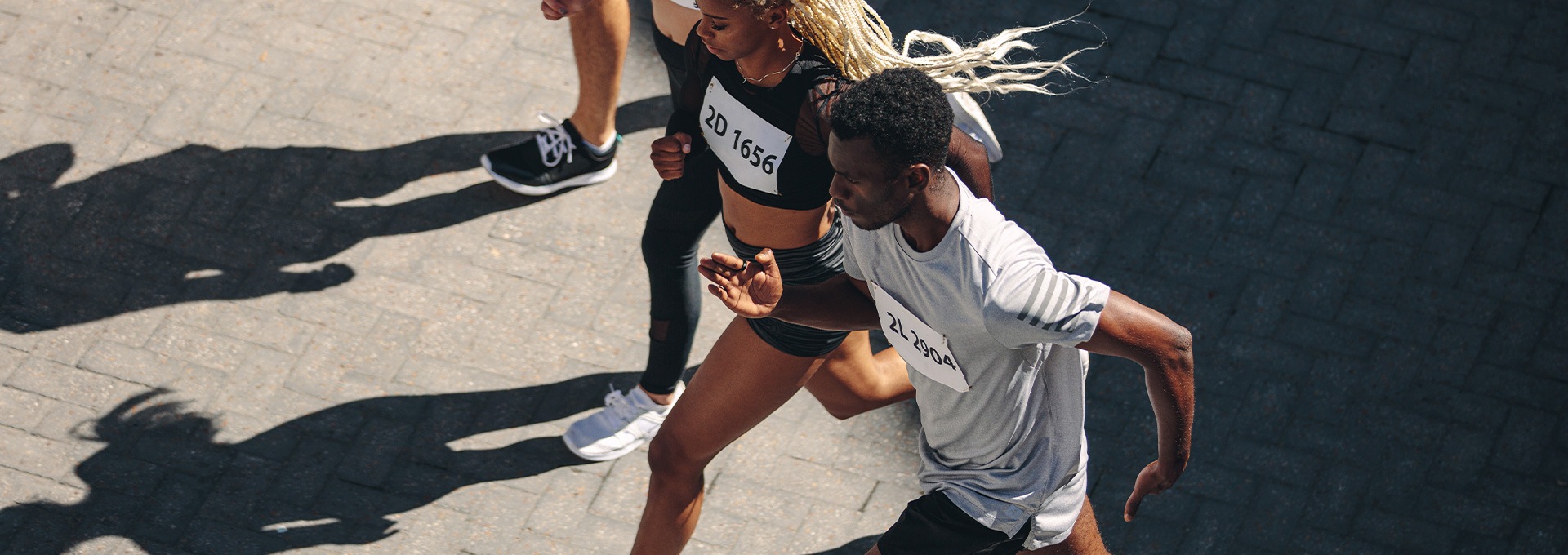 可看到跑馬拉松的人,說明 Galaxy Ring 具有自動偵測功能。