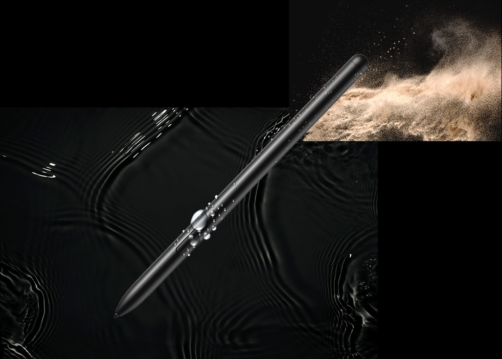傾斜角度的 S Pen,周圍飛濺著水花和灰塵。