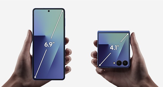 An image showing the Galaxy Flip7 closed to show the dimensions of the front screen and open to show the dimensions of the inner screen while being held by a person's hand.