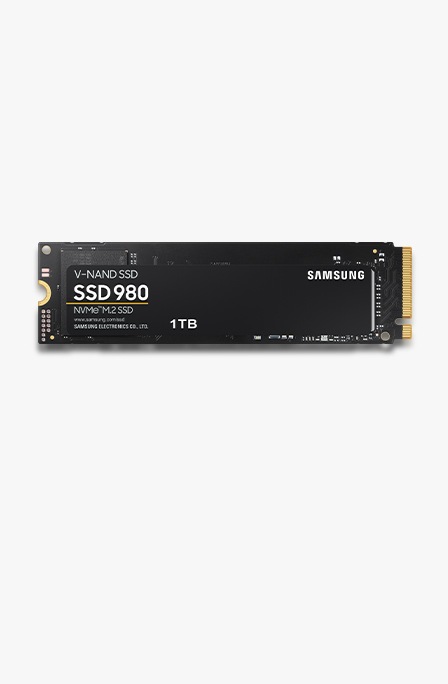 NVMe™ SSD 980 PRO чорного кольору розташовано передньою панеллю.