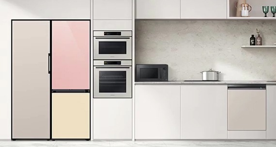 A Samsung tablet, laptop and smartphone are shown with the Samsung Dex app on the screen