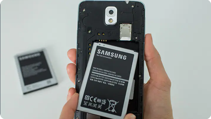Смартфон Samsung со съемным аккумулятором