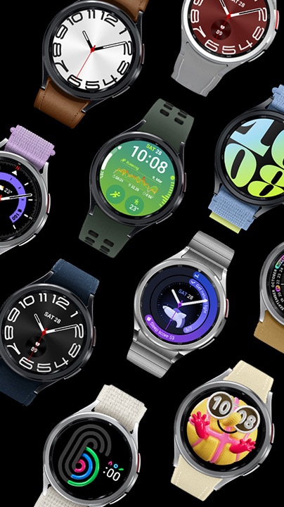 Có thể nhìn thấy nhiều thiết bị Galaxy Watch6 Classic trong các dây đeo đồng hồ khác nhau đang hiển thị các màn hình khác nhau.
