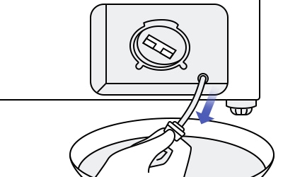 tháo nút xả và xả nước