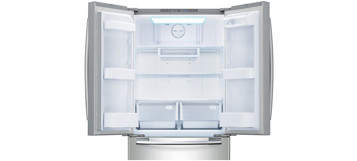Immagine del frigorifero a due porte francese porta compatto, 441L, 220, aperto, per mostrare un buon prodotto di illuminazione interna. 