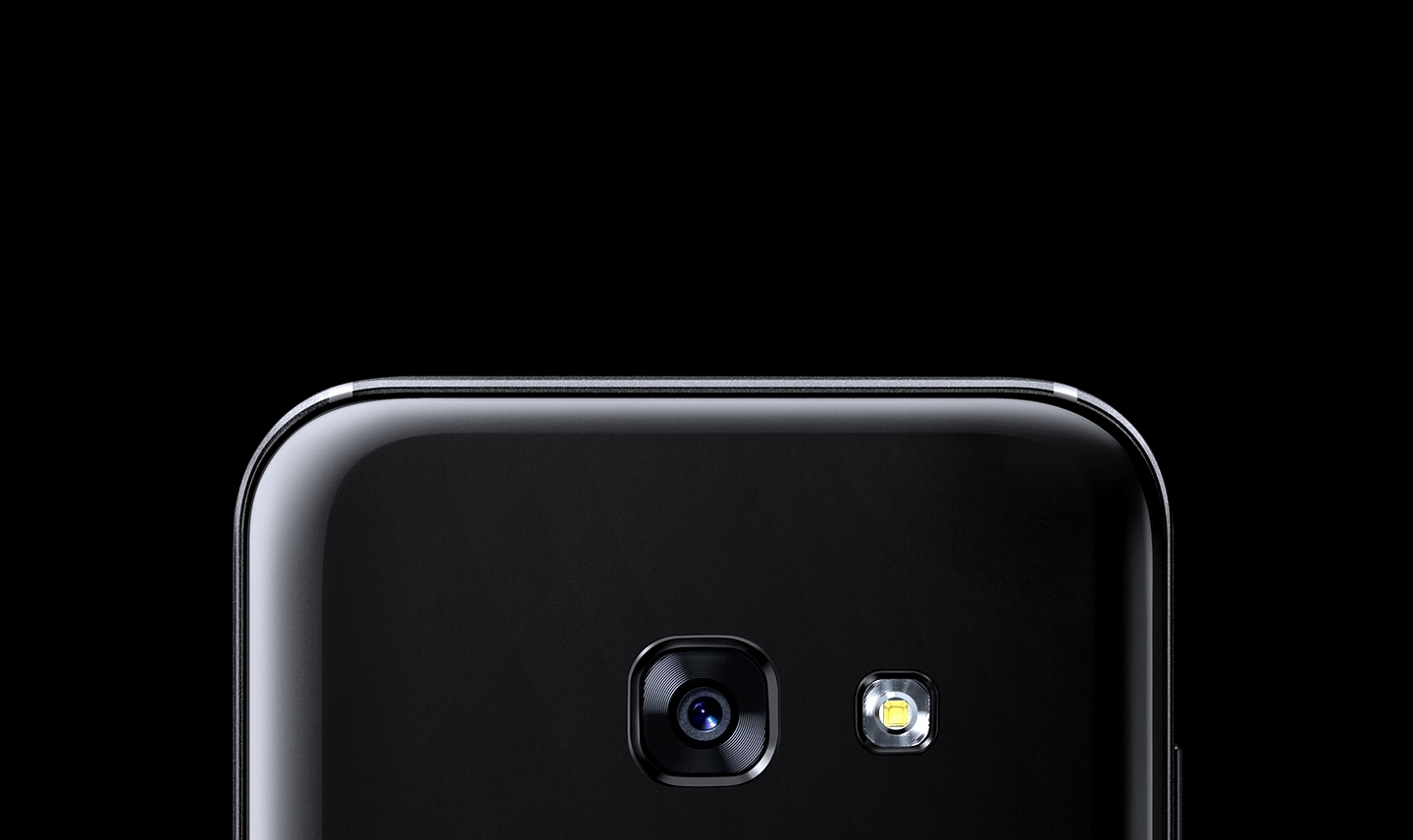 Close up of the Galaxy A5 (2017) rear camera.