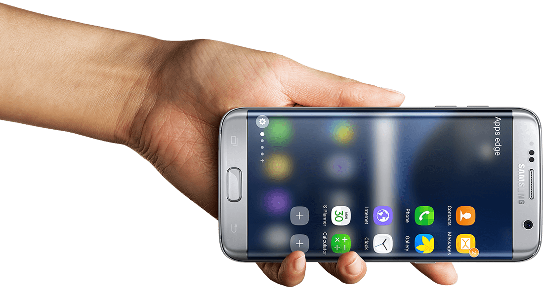Устройство Galaxy S7 Edge в руке, расположенное горизонтально