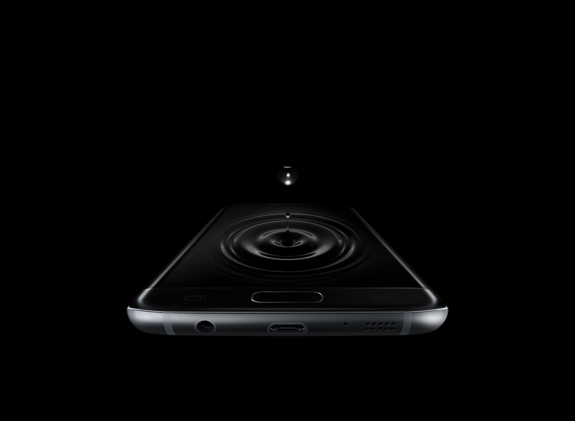 تصویری شبیه‌سازی‌شده از ریزش آب روی صفحه Galaxy S7