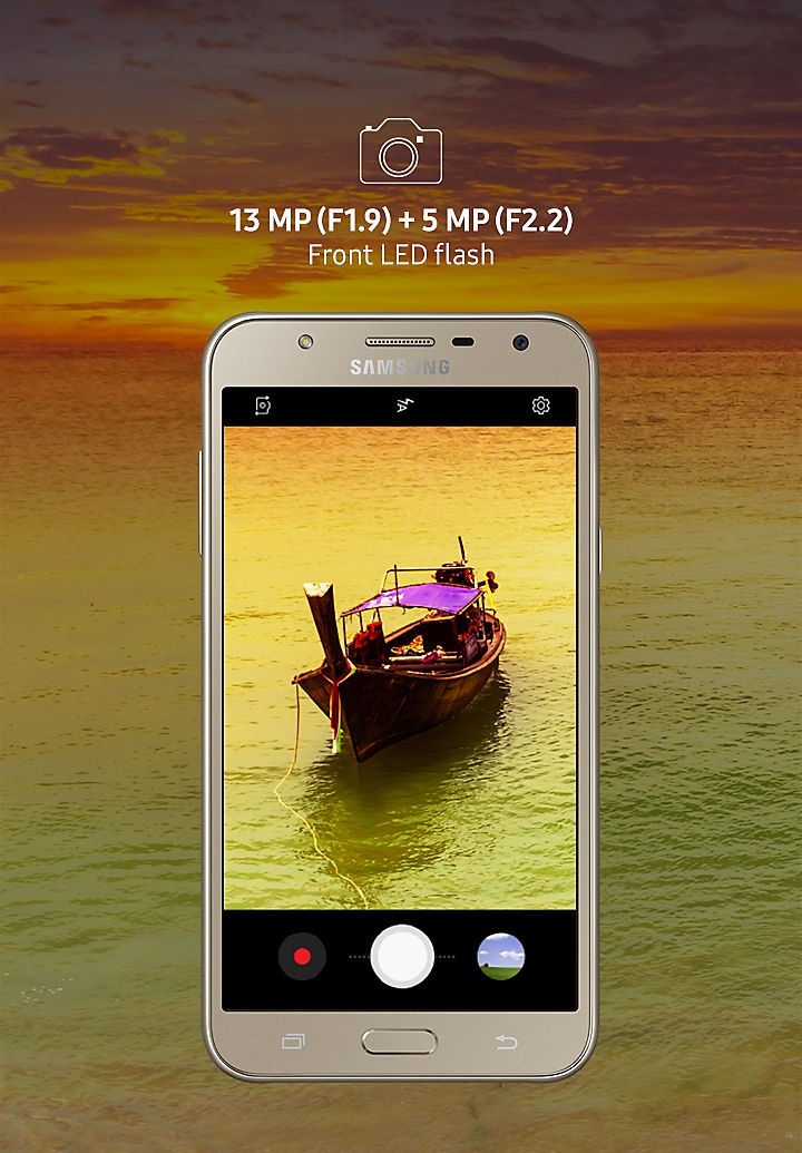 j7 nxt camera