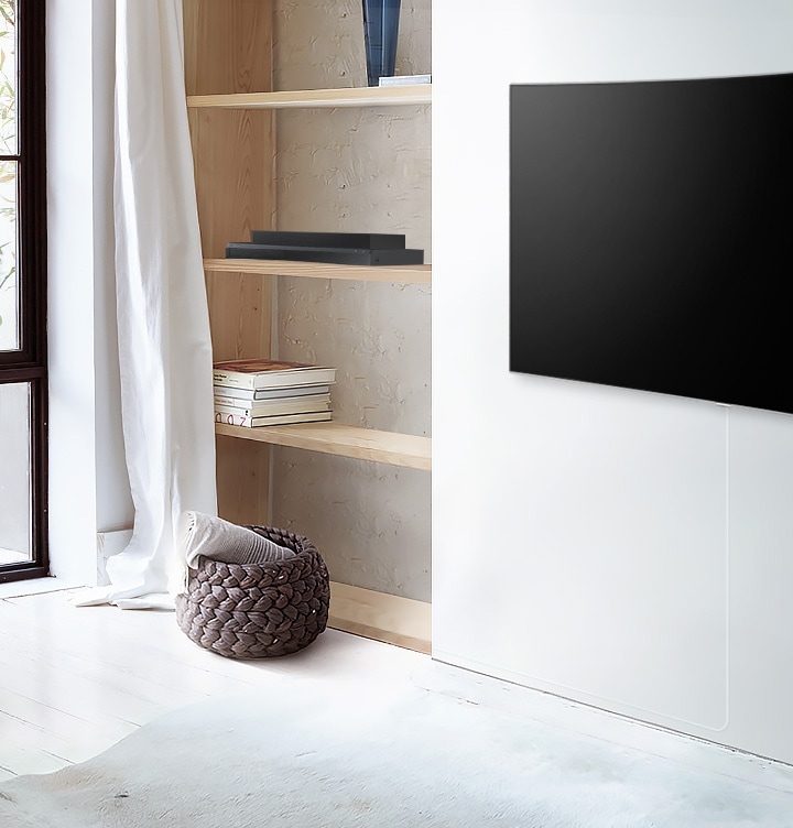 Q8C 4K Curved Smart QLED TV: Invisible Connection