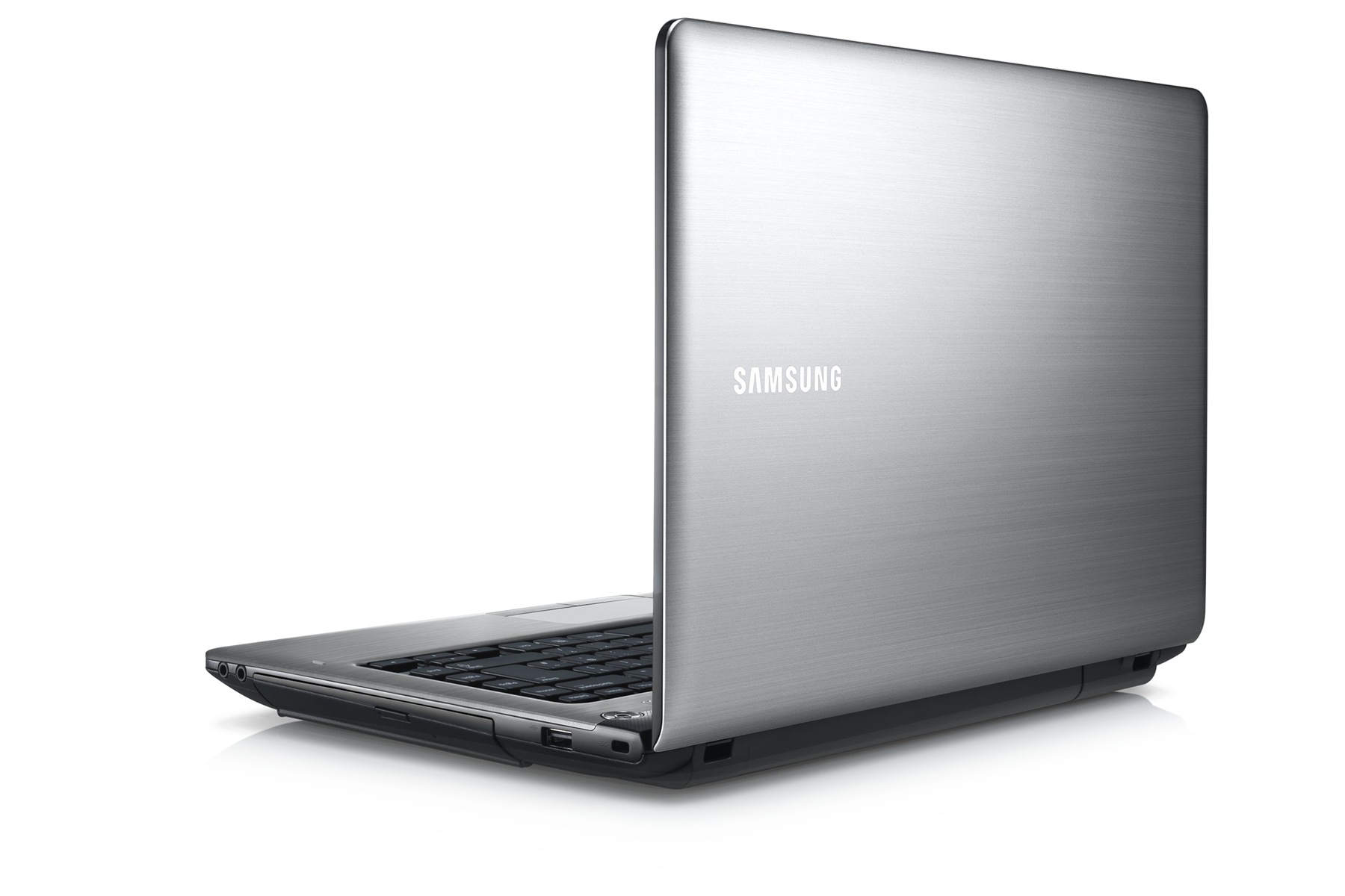 NP355E4X 26 Dynamic Silver