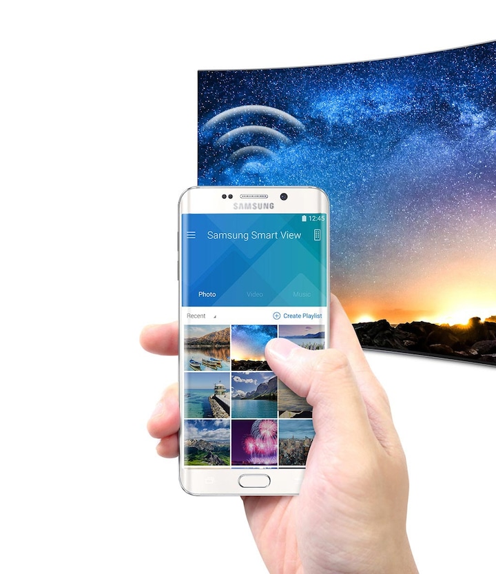 Transférez des photos, des vidéos et de la musique de votre smartphone ou de votre PC sur votre Smart TV à l'aide de l'application Samsung Smart View. Celle-ci vous offre une capacité de centralisation étonnante et une connectivité simple avec la majorité des appareils personnels.