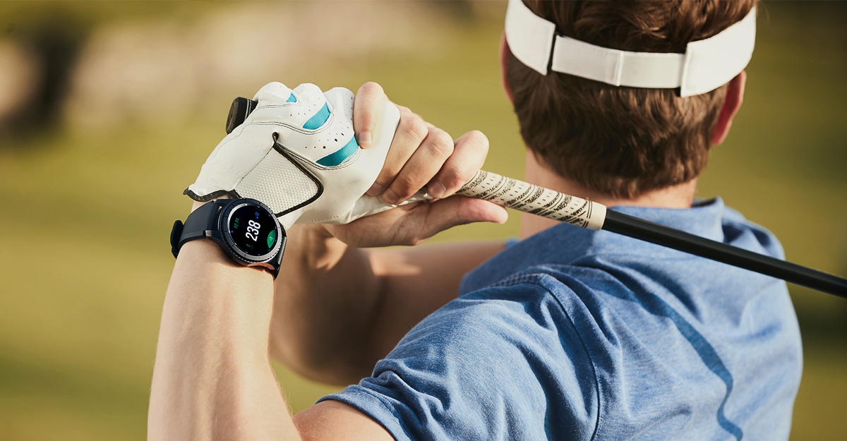 Gear S3 combines business and play in a timeless design