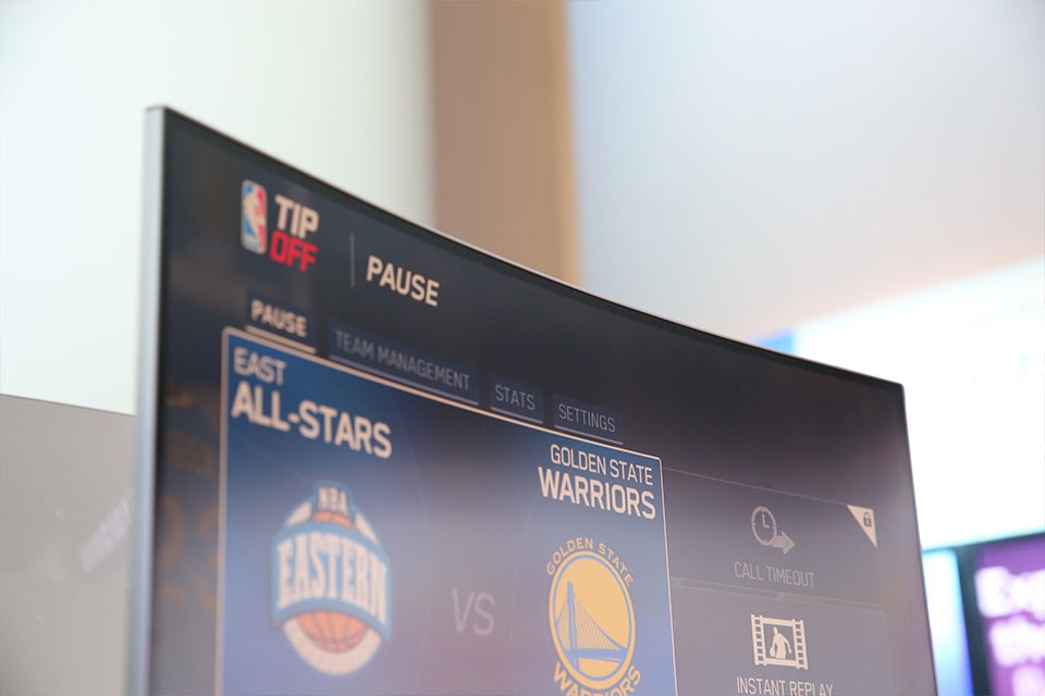 SUHD TV bezel-less edge