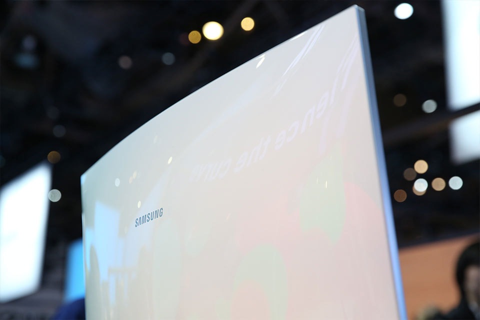 SUHD TV curved monitor back