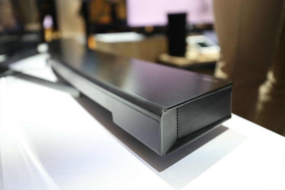 SUHD TV curved soundbar edge