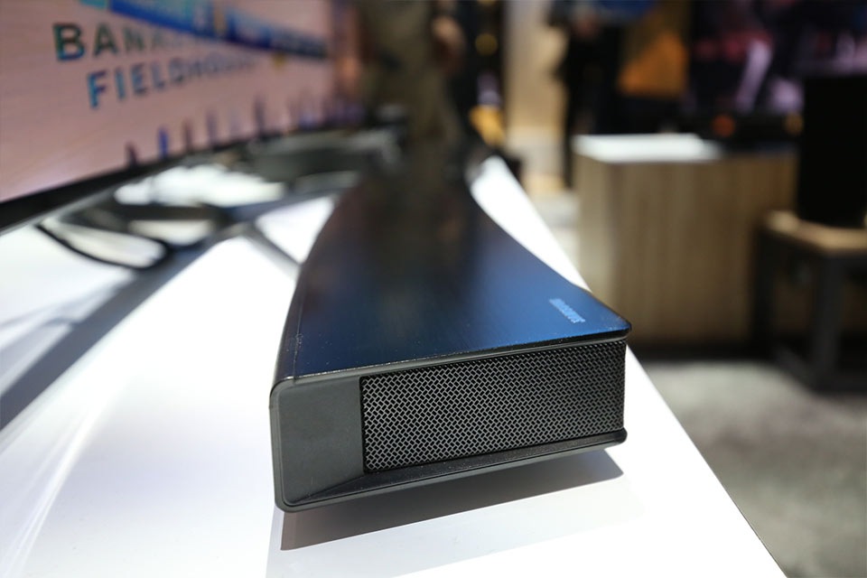 SUHD TV curved soundbar side