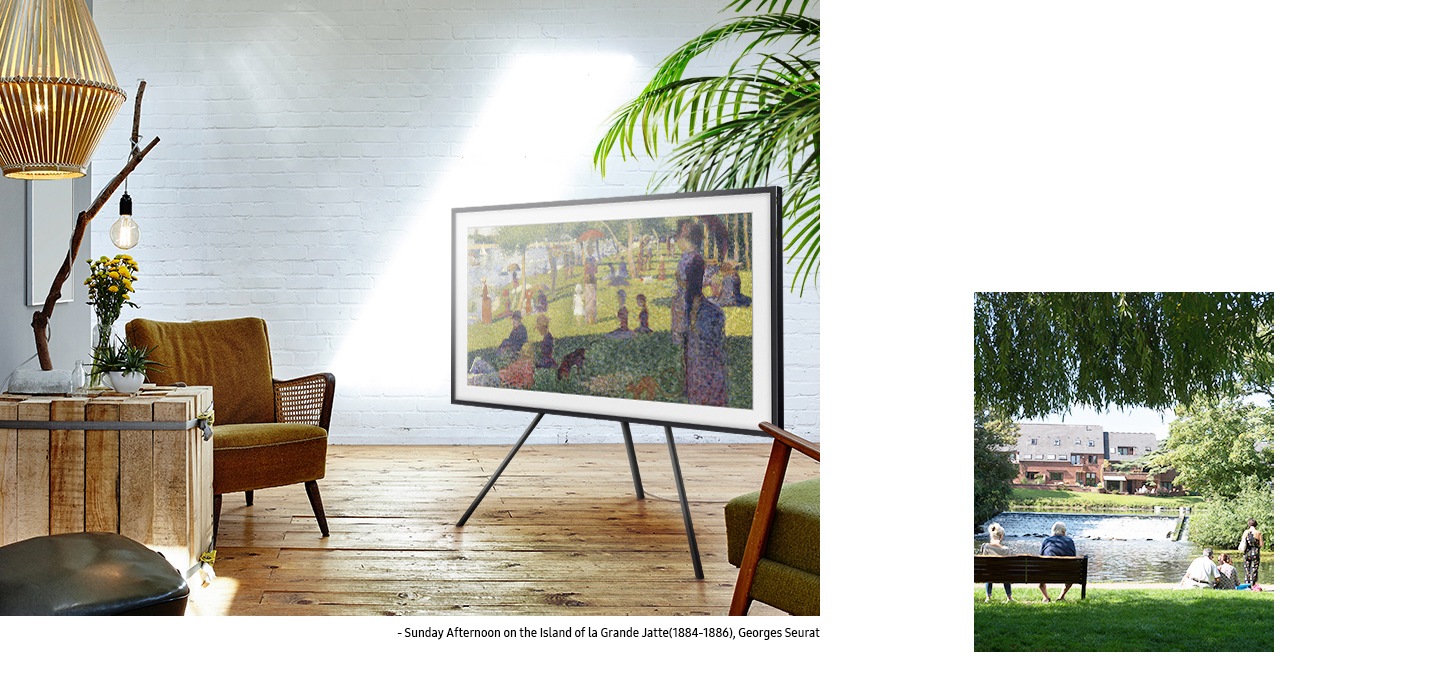 تلفزيون The Frame موضوع على حامل أرضي في غرفة، حيث تعرض شاشته لوحة "Sunday Af afternoon on the Island of la Grande Jatte (1884-1886)" للفنان جورج سورات، وهي لمجموعة من الناس يتشمسون ويجلسون على مقاعد في حديقة خضراء مشمسة بجانب الماء.