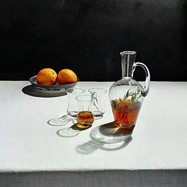 Learn how to shoot a dramatic still life with your favorite drink and Dual Aperture
