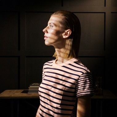 Learn how to turn your body into a canvas for shadows with Auto Mode