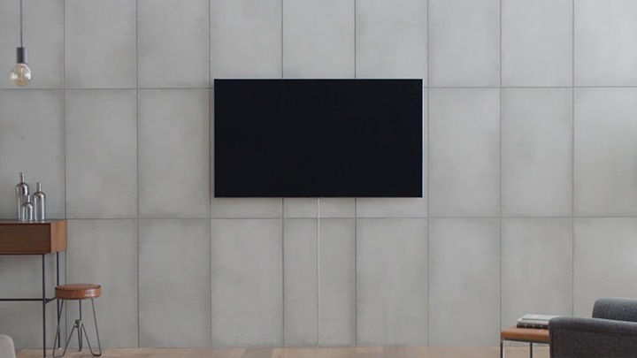 Vignette pour la vidéo d’installation du support mural sans espace pour téléviseur QLED Samsung. Le téléviseur QLED est fixé sur un mur gris dans une pièce moderne. Vignette pour la vidéo d’installation du support mural sans espace pour téléviseur QLED Samsung. Le téléviseur QLED est fixé sur un mur gris dans une pièce moderne.