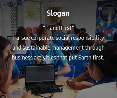 Esta imagem contém o slogan da Ecogestão. O slogan é “PlanetFirst”, que implica “procurar a responsabilidade social corporativa e a gestão sustentável através de actividades empresariais que colocam a Terra em primeiro lugar”.