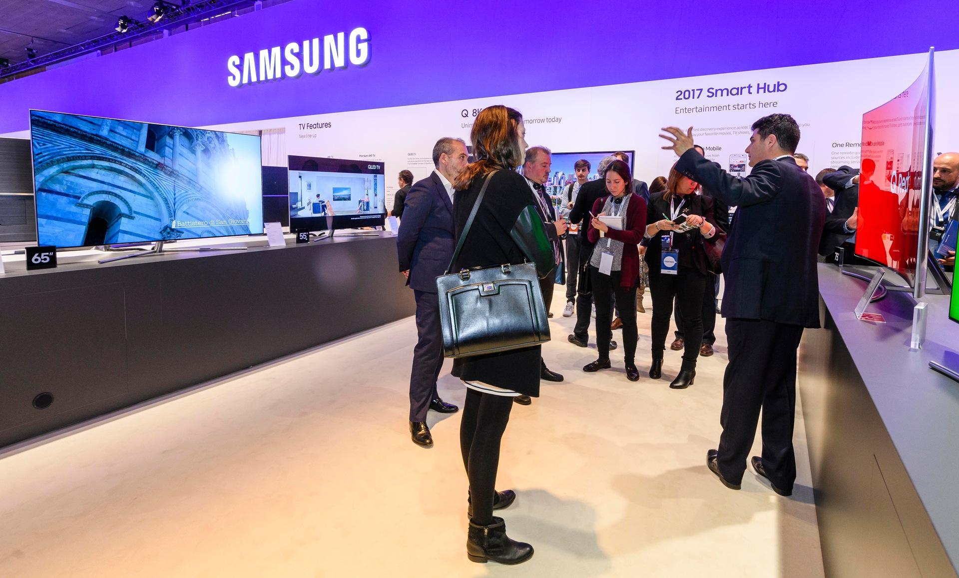 Samsung Q Style booth Samsung Q Style booth