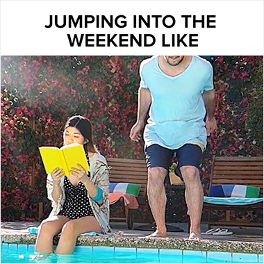 Video Super Slow-mo de BuzzFeed filmado en un Galaxy de un hombre que se arroja en una piscina como bala de cañón y salpica a sus amigos. La leyenda de arriba dice: “Cuando llega el fin de semana”.