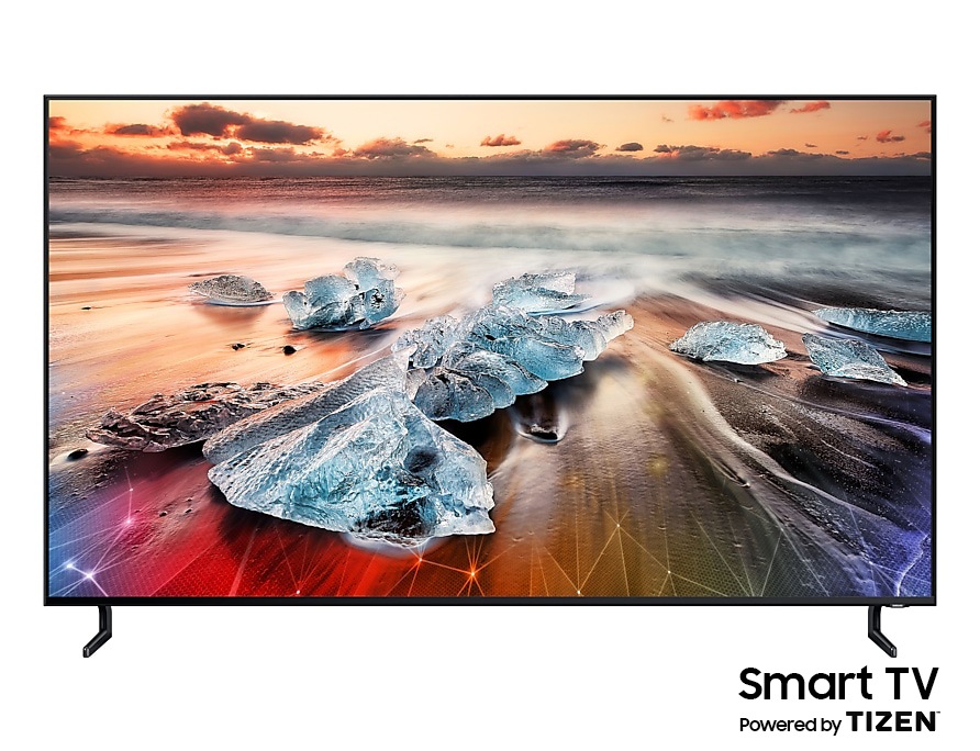 Samsung QLED TV 2020 que está colgado en la pared, tiene Smart Hub con Smart TV alimentado por TIZEN.