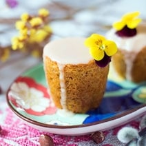 MIKROKÜCHE: KAROTTEN MUFFINS MIT ORANGENGLASUR