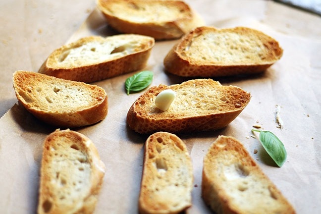 MIKROKUECHE ZUTATEN BRUSCHETTA