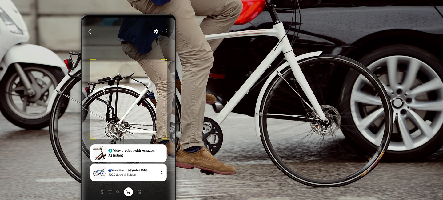 Fietsen worden op straat herkend met Bixby Vision en een lijst met gedetecteerde winkels wordt weergegeven op de smartphone.