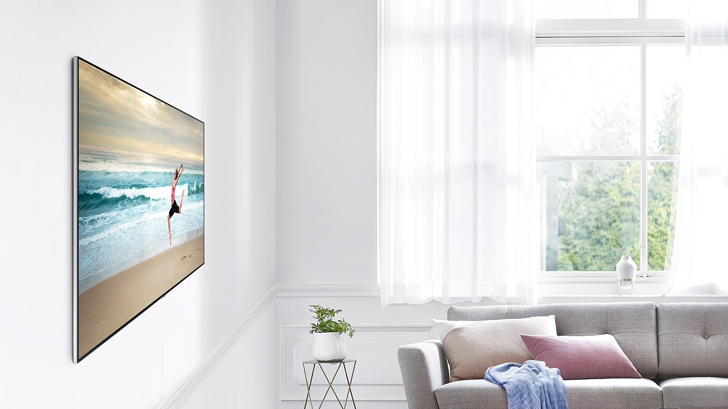 No Gap Wall-Mount lifestyle foto in lichte woonkamer