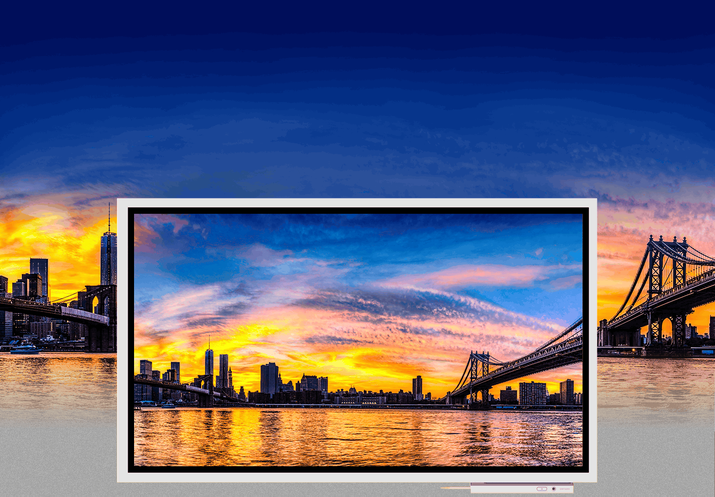 Een afbeelding van een zonsondergang achter de skyline weergegeven op een Samsung Flip