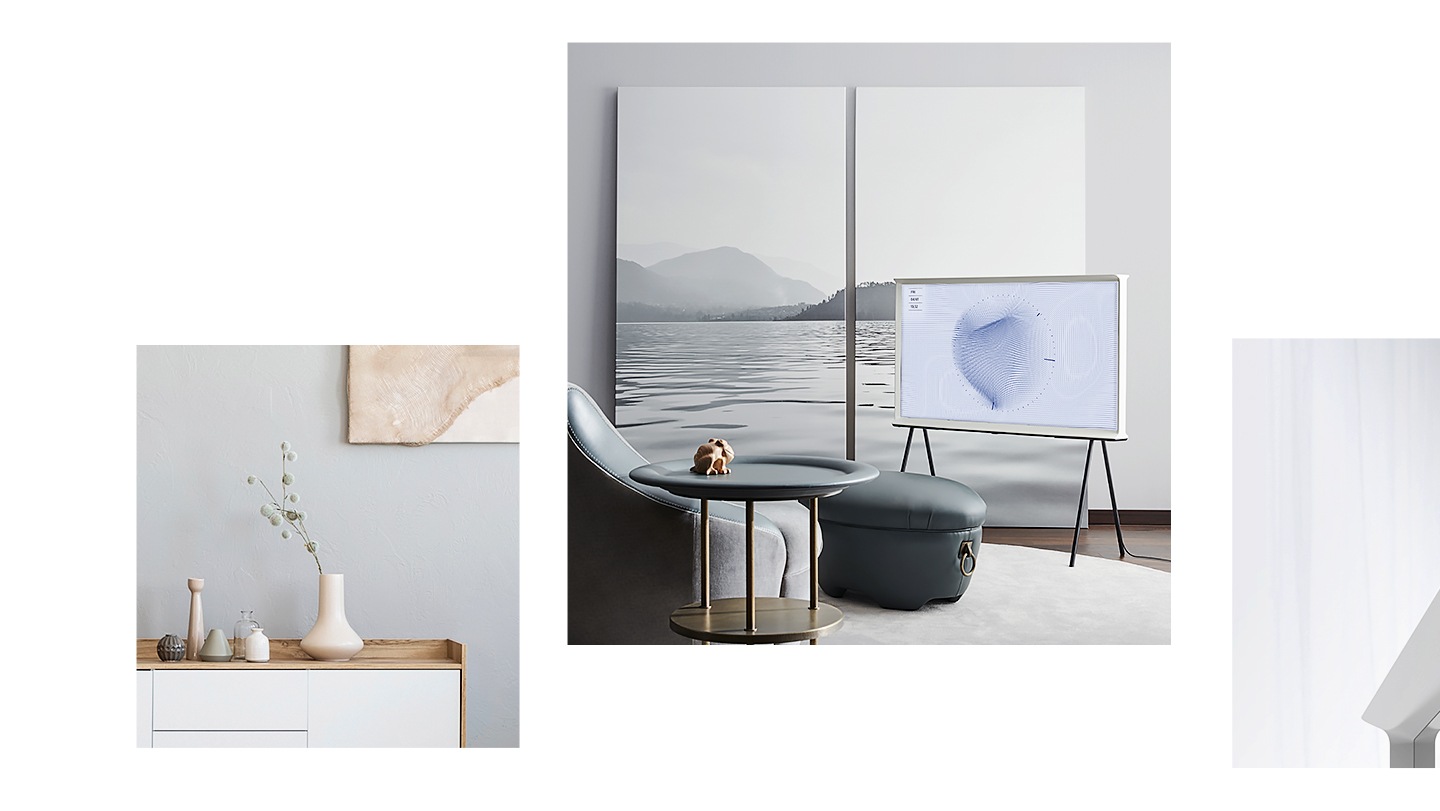 galerie 1 Un modèle Cloud White de la Serif qui affiche l'Ambient mode est présenté sur un support tv noir dans une pièce de séjour, avec un tableau qui représente un lac ainsi qu'une étagère où sont posés plusieurs bibelots.