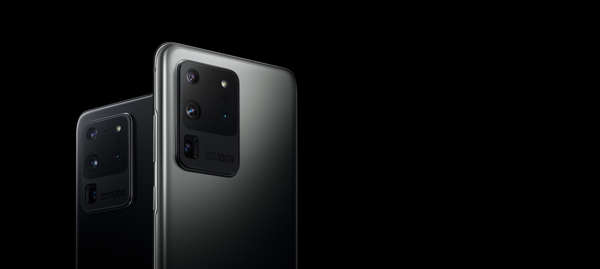 Два Galaxy S20 Ultra телефона, един в Cosmic Black, един в Cosmic Grey, гледан отзад под три четвърти ъгли.