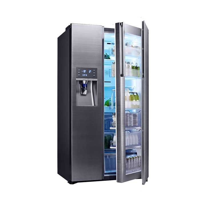 Refrigeradores de porta transparente Samsung Refrigerador Samsung Food Show Case perspectiva lateral esquerda levemente aberto