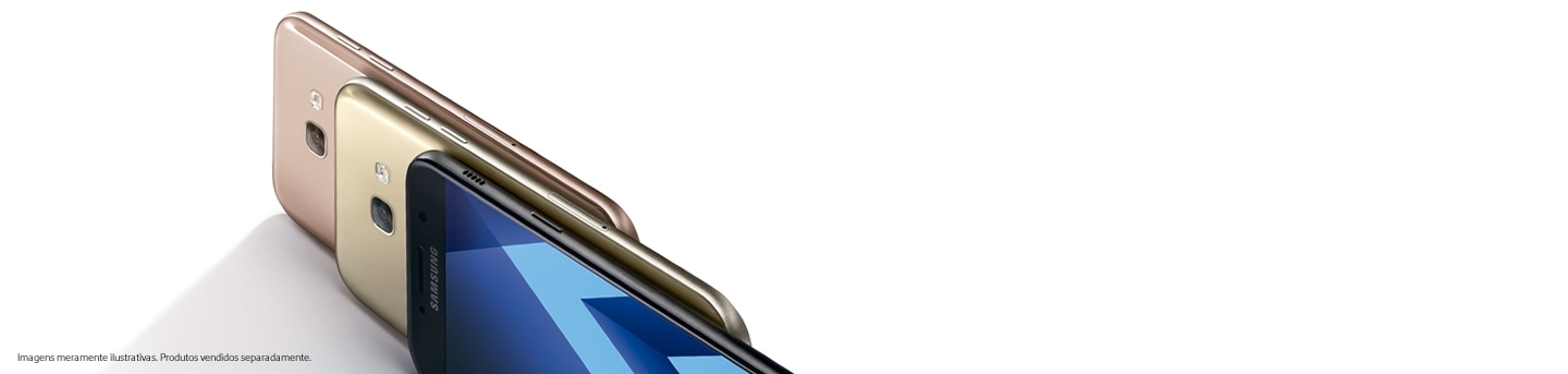 Três Samsung Galaxy A (2017) nas cores Rose, Dourado e Preto na horizontal diagonal esquerda. Rose e Dourado mostrando a camera traseira e o Preto de frente.