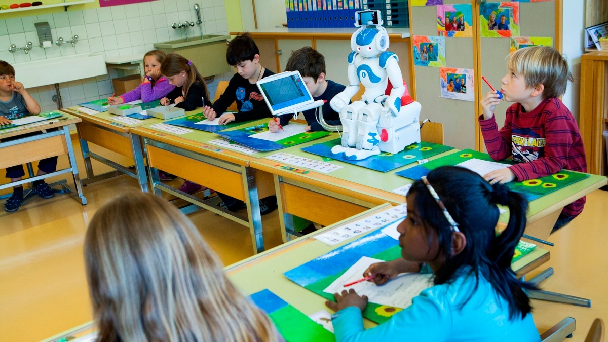 Der Roboter im Klassenzimmer Der Roboter im Klassenzimmer