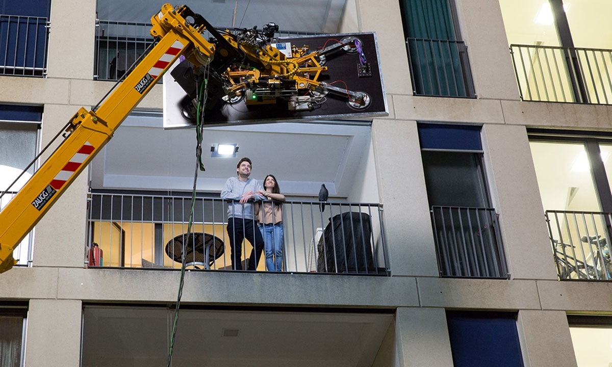 Wenn urplötzlich SEVEN vor dem Balkon schwebt Wenn urplötzlich SEVEN vor dem Balkon schwebt
