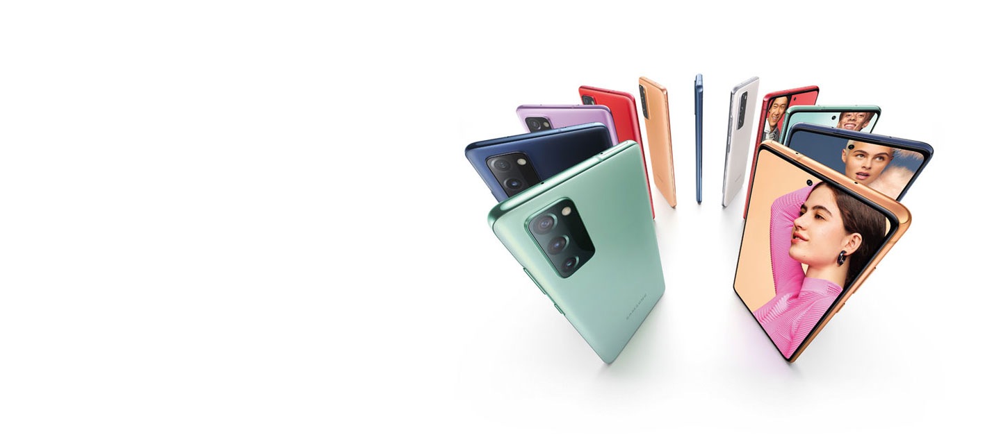 Galaxy S20 FE 5G Onze téléphones Galaxy S20 FE debout en cercle, alternant Cloud Navy, Cloud Red, Cloud Lavender et Cloud Mint. Certains sont vus de dos et d’autres de face, avec des photos de personnes à l’écran. Chaque personne se tient devant un fond de couleur qui correspond à la couleur du téléphone.