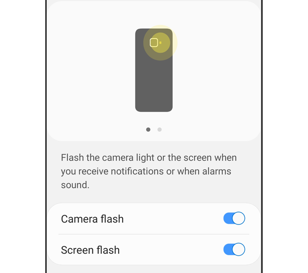 Se muestra el menú “Notificaciones flash”. Las funciones flash de la cámara y de la pantalla están “activadas”. El texto descriptivo dice lo siguiente: El flash de la cámara o de la pantalla se encenderá cuando recibas notificaciones o suene una alarma.