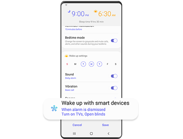 Una interfaz gráfica de usuario del teléfono inteligente Galaxy muestra la duración del sueño y otros menús habilitados, como el modo de dormir, el sonido y la vibración. Hacia la parte inferior de la interfaz gráfica de usuario, se amplía determinado menú. En él se puede leer: “Despertar con dispositivos inteligentes. Cuando la alarma se desactive, enciende la televisión y abre las persianas”.