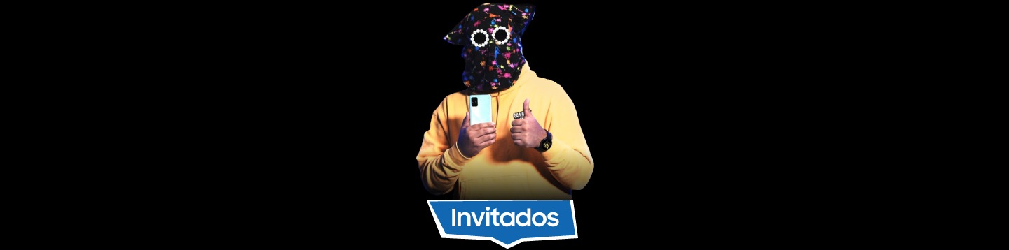 Fotografía de Dylantero con una bolsa en la cabeza mostrando los invitados a cada streaming del torneo Samsung Gaming Room