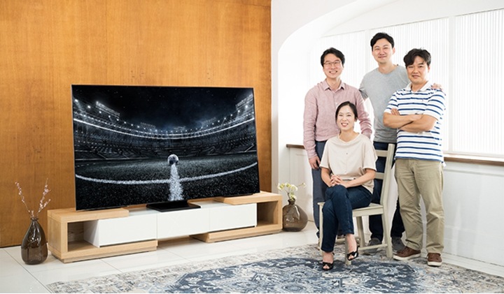 QLED 电视产品策划组通过三星的智能平台MOSAIC收集了全公司上下15000名员工的建议,更深入地了解了玩家对电视的游戏需求。 QLED 电视产品策划组通过三星的智能平台MOSAIC收集了全公司上下15000名员工的建议,更深入地了解了玩家对电视的游戏需求。