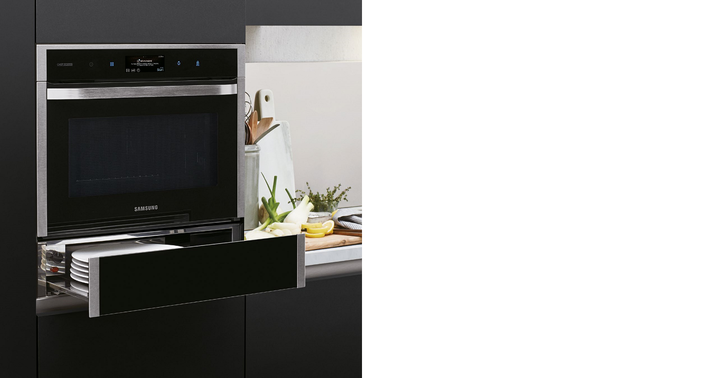 Ein Samsung Einbau-Kompaktofen mit Wärmeschublade wurde in der Küche platziert