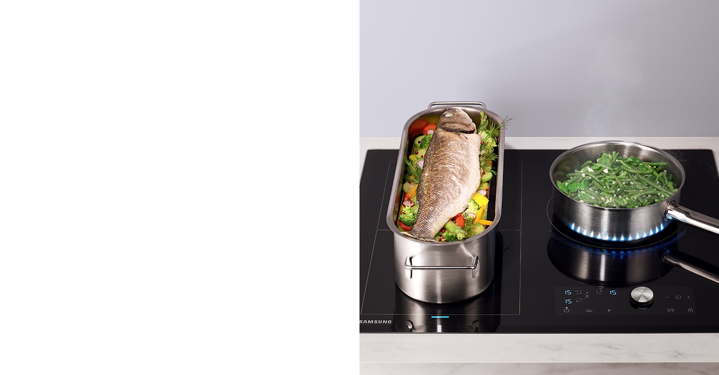 Es befinden sich zwei Gerichte auf einem Samsung Kochfeld mit Virtual Flame™-Technologie.