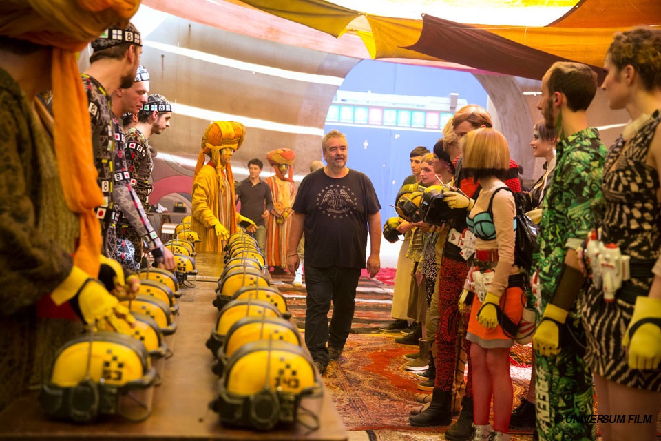 Luc Besson am Set von “Valerian – Die Stadt der tausend Planeten (© Universum Film) Luc Besson am Set von “Valerian – Die Stadt der tausend Planeten (© Universum Film)