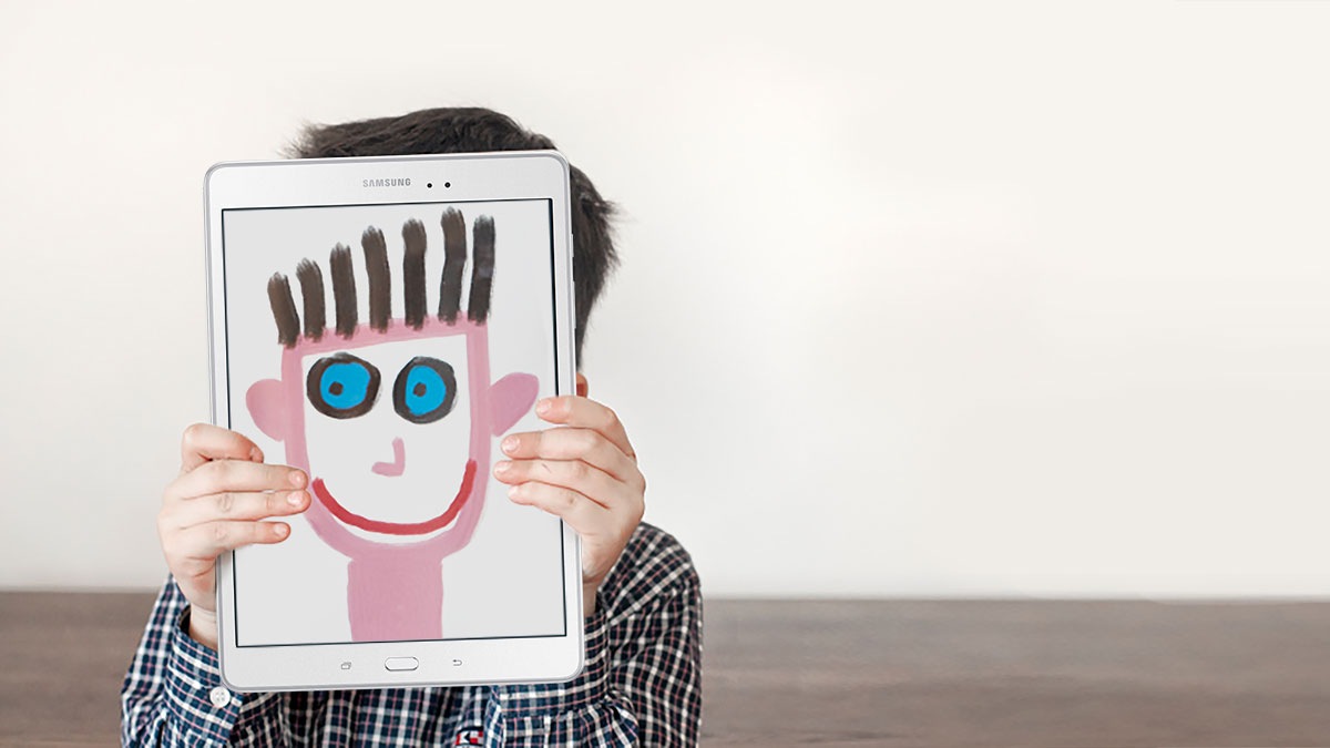 Kind mit Samsung Kinder Tablet Kind mit Samsung Kinder Tablet